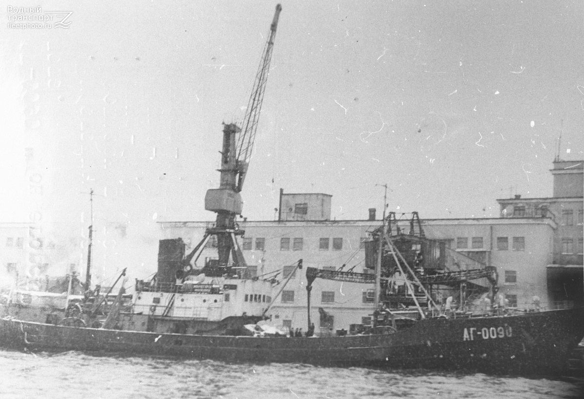 РТ-90 Мончегорск — Фото — Водный транспорт