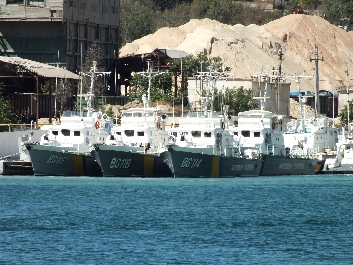 Дарниця, Арабат, КаМО-522. Unidentified ships