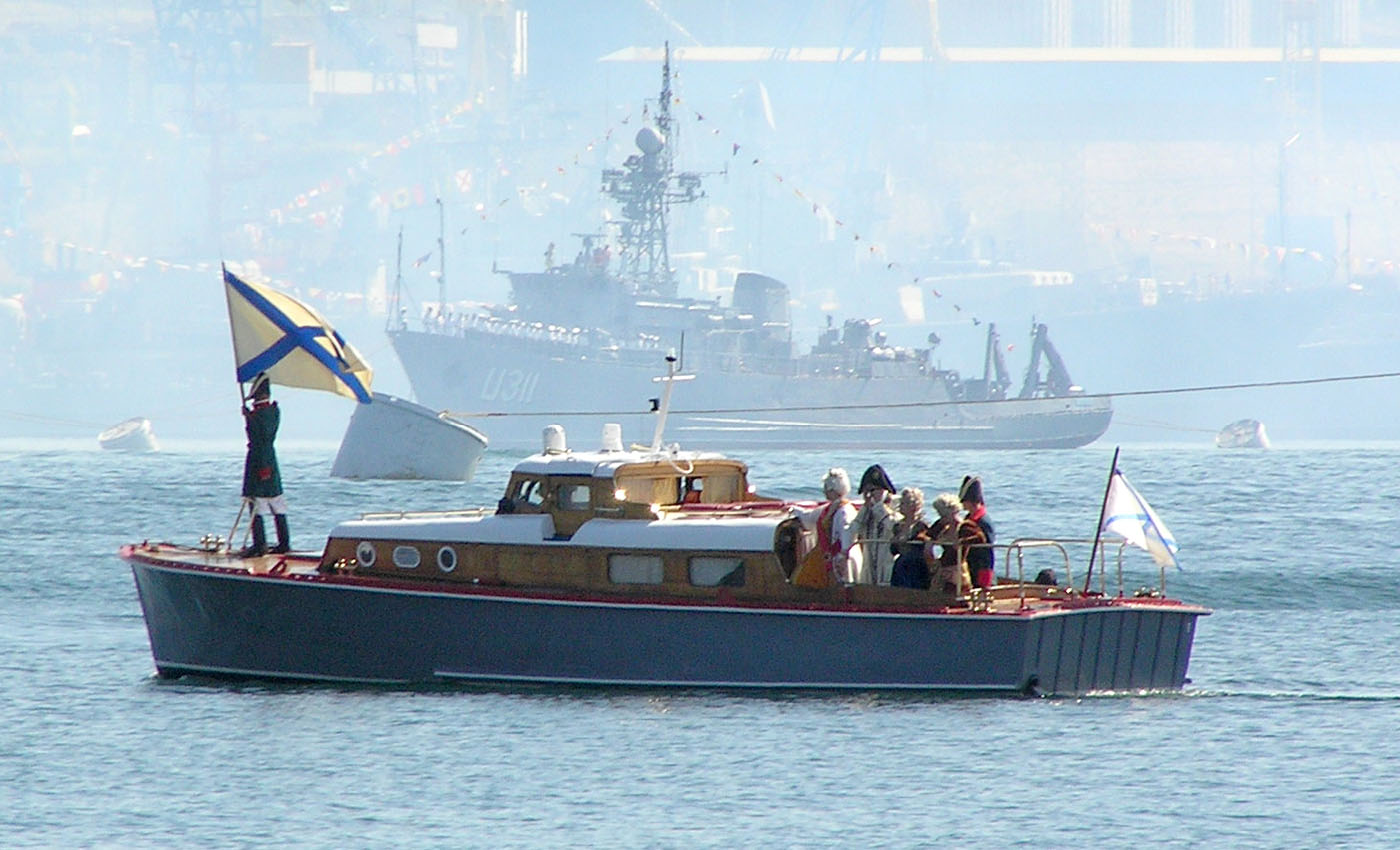 Неопознанное судно - тип Адмиралтеец. ВМФ России