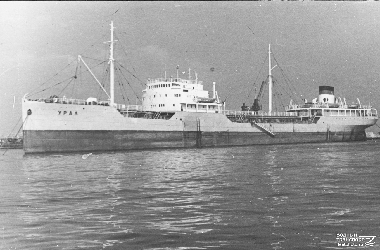 Урал — Фото — Водный транспорт