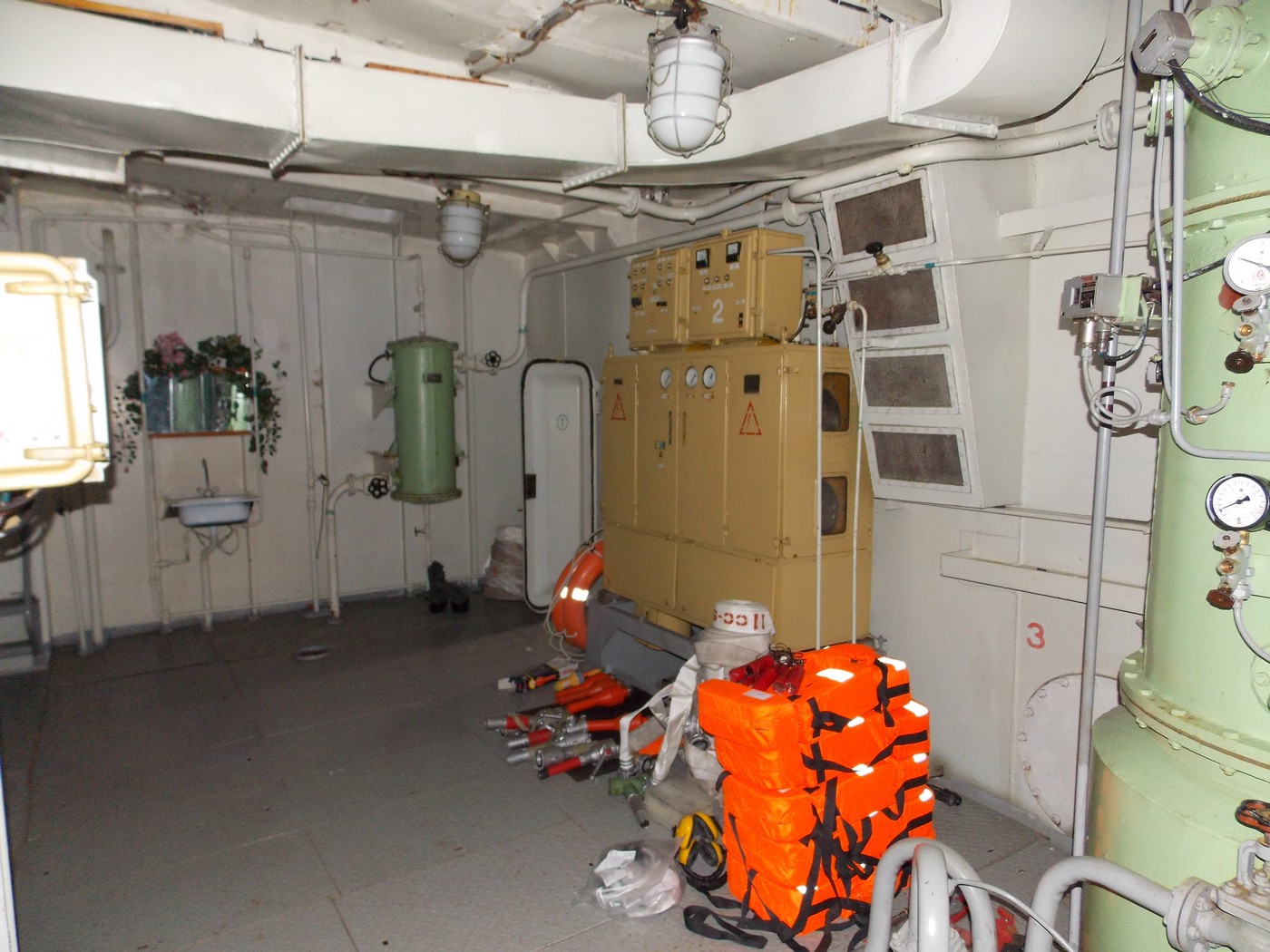 СС-5. Internal compartments