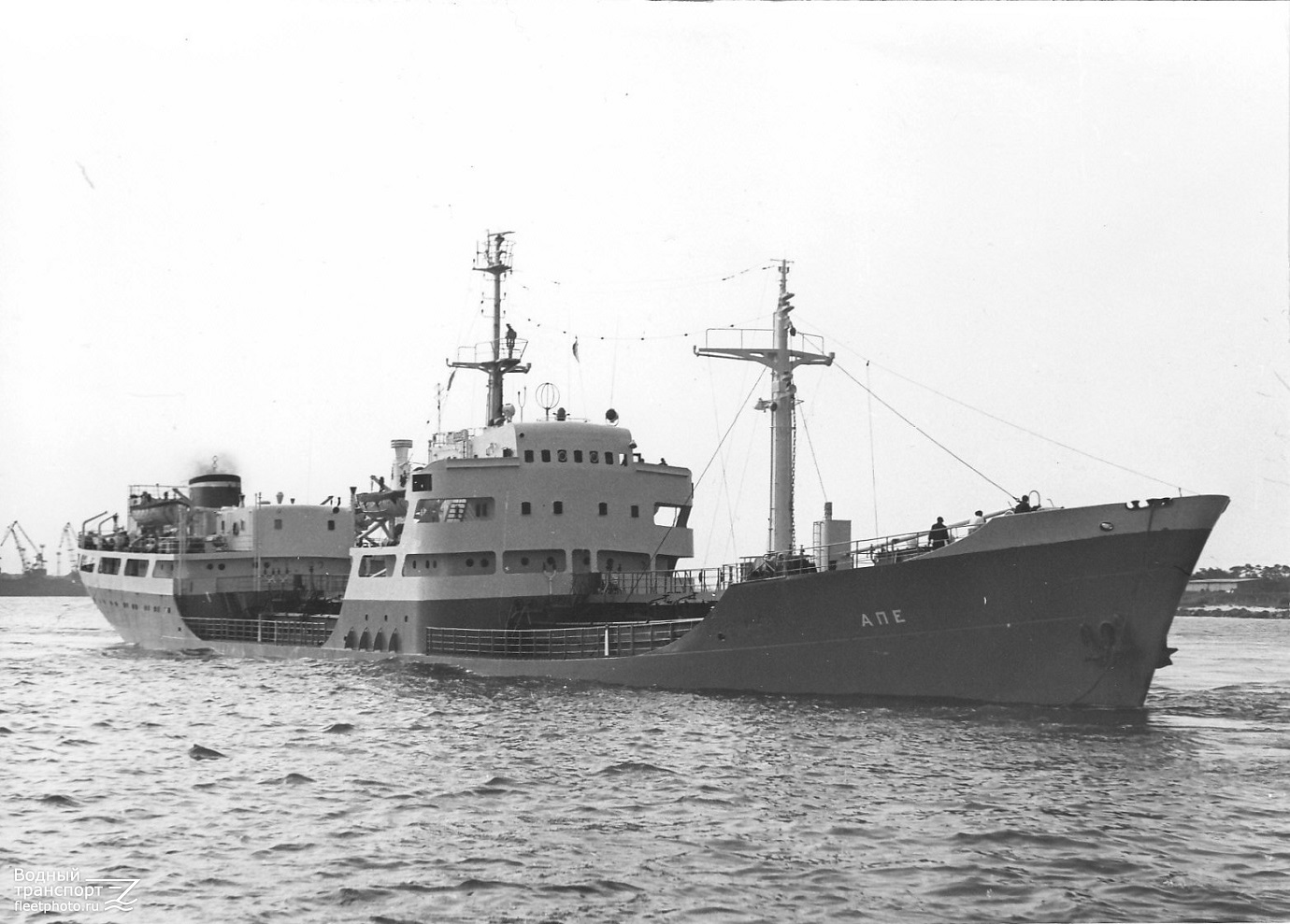 Апе — Фото — Водный транспорт