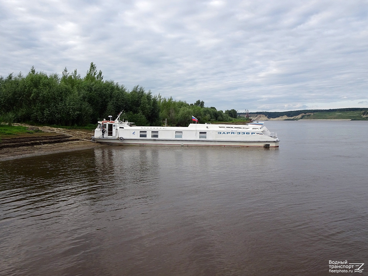 Водный транспорт заря фото