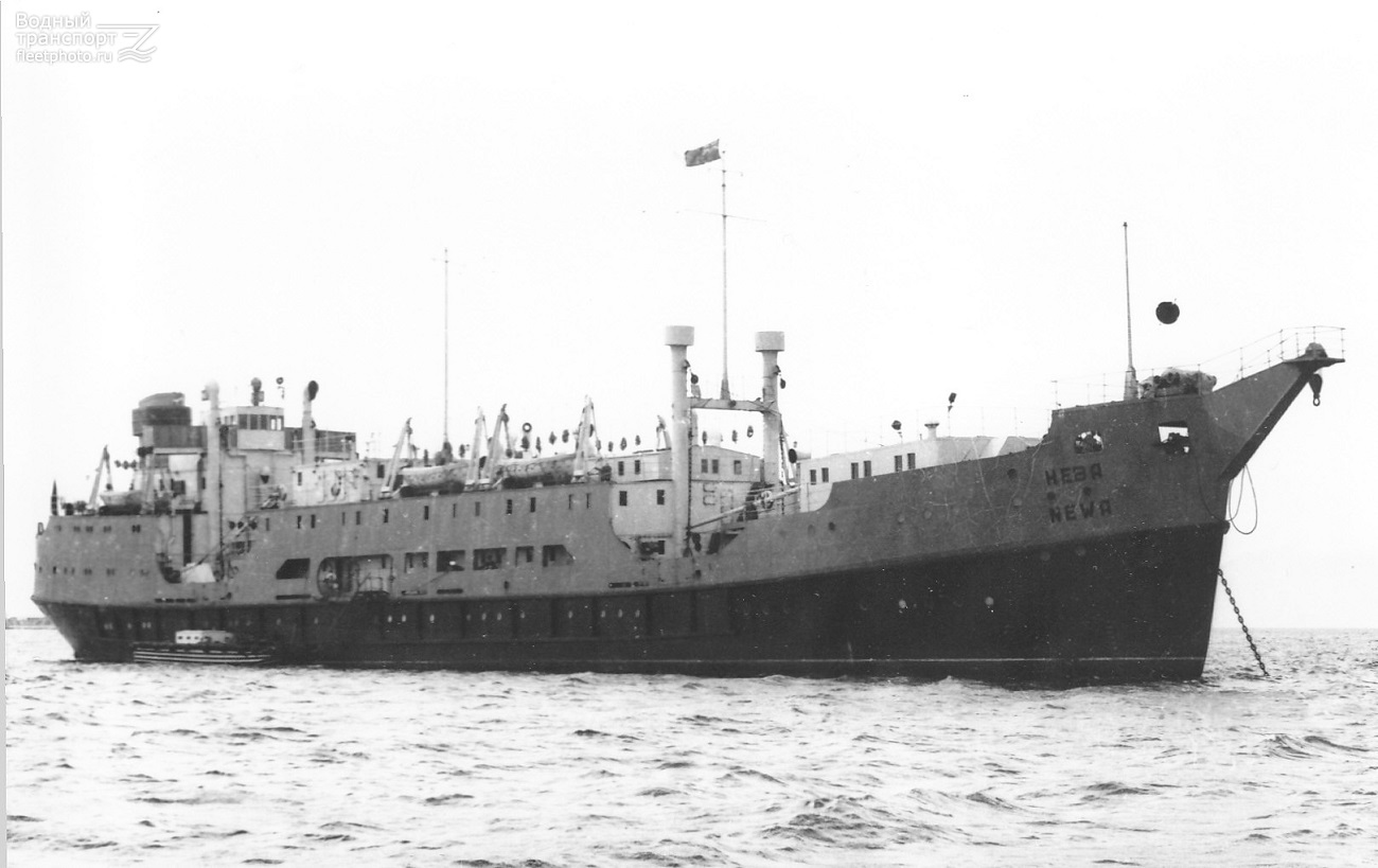 Нева — Фото — Водный транспорт