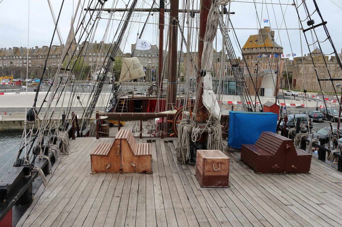 Etoile du Roy. Elements and details, Deck views