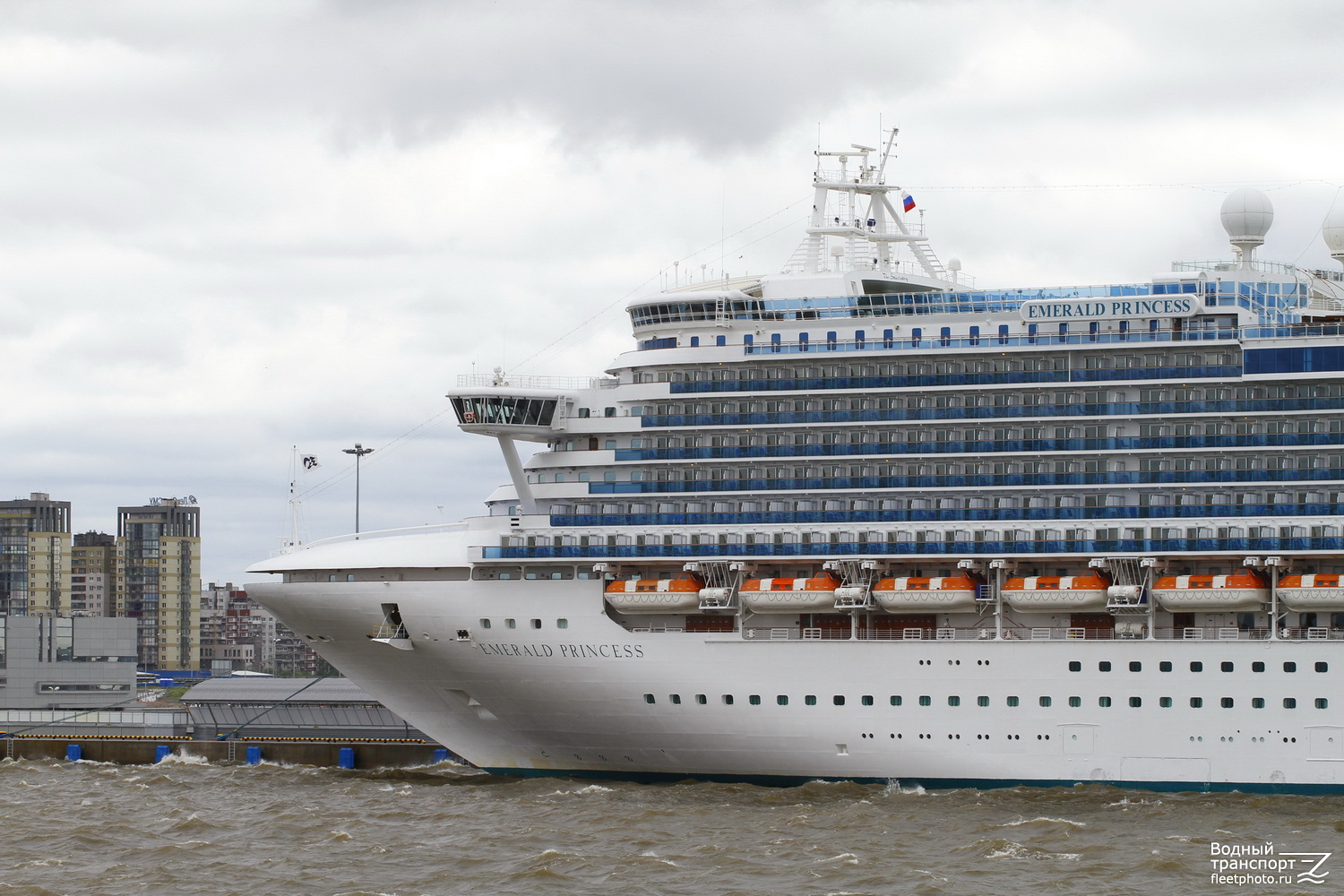 Emerald Princess. Vessel superstructures