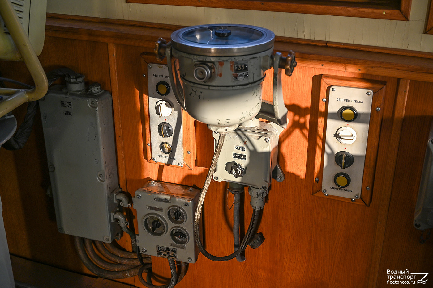 Красин. Wheelhouses, Control panels