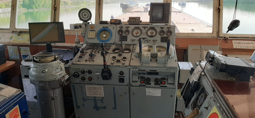 Волго-Дон 5038. Wheelhouses, Control panels