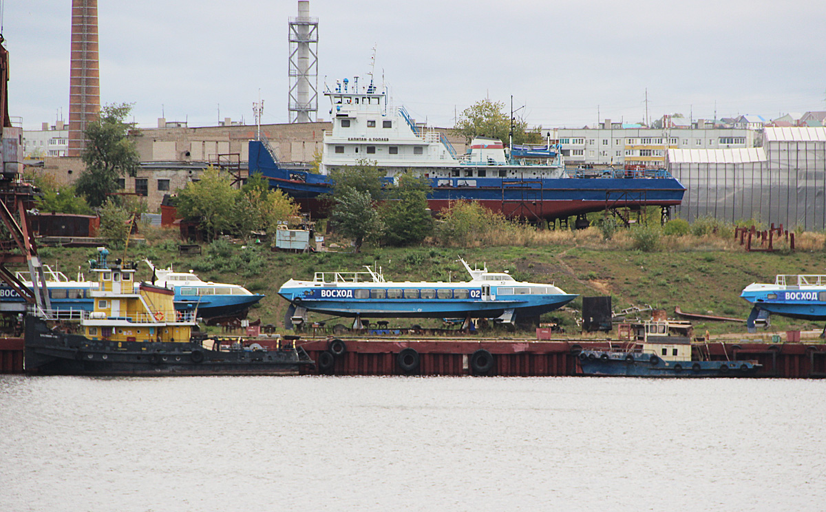 Шлюзовой-145, Восход-02, Капитан А.Топаев