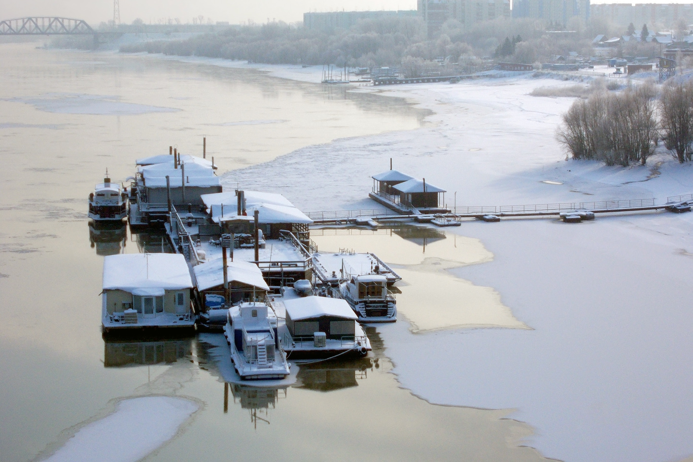 ТоварiщЪ, Эдельвейс, Бриз