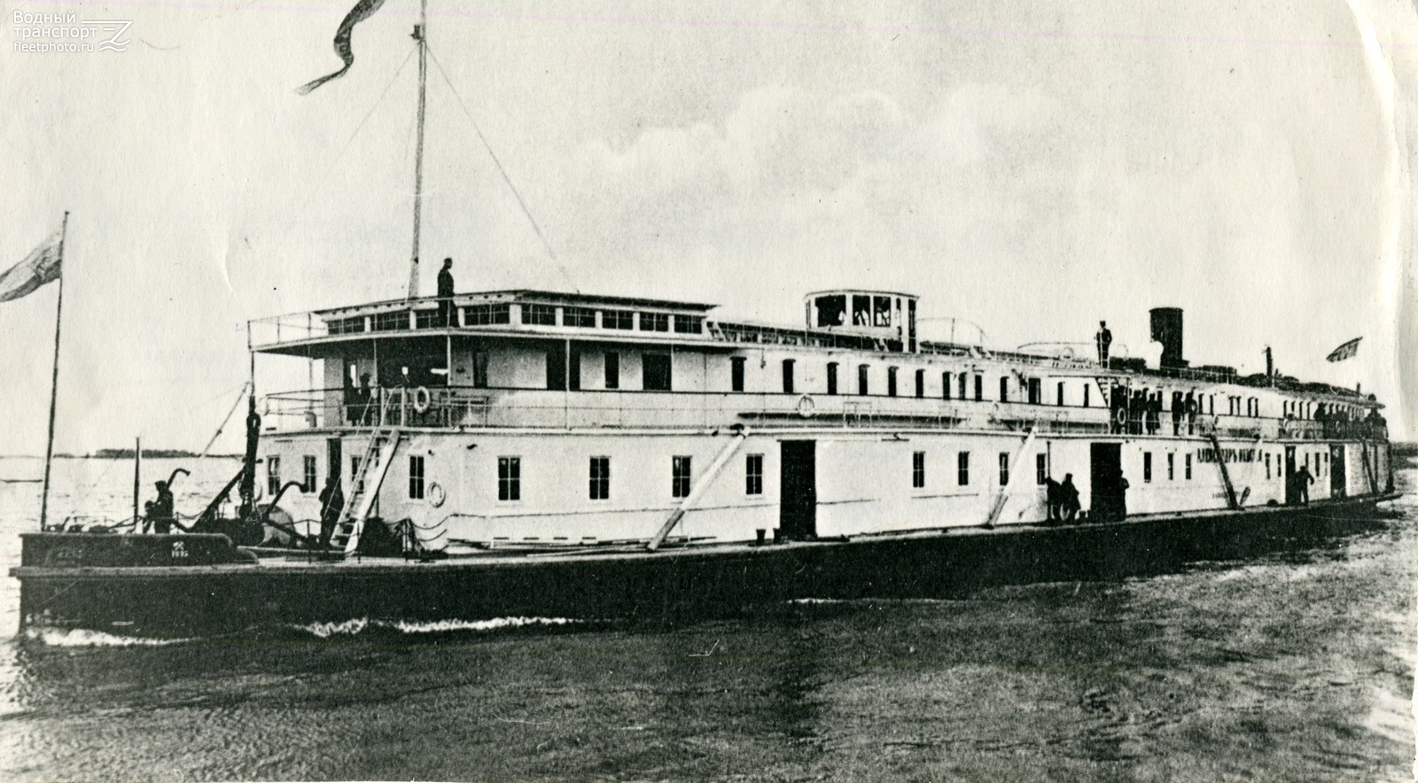 гребцы древний рим. наказание шпицрутенами в россии. каторжное судно 6 букв. галера плывёт на нас. греческая триера рисунок.