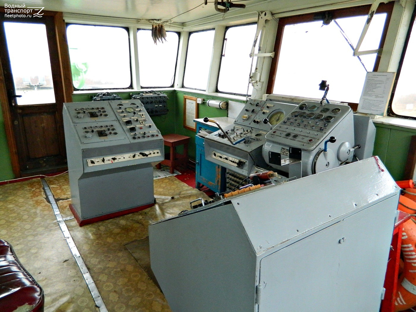 Ока-5. Wheelhouses, Control panels