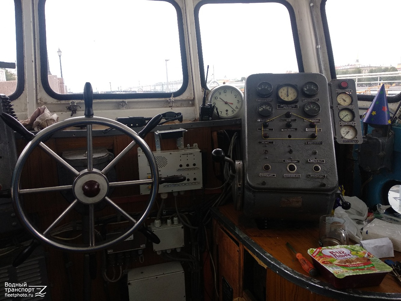 Балтиец. Wheelhouses, Control panels