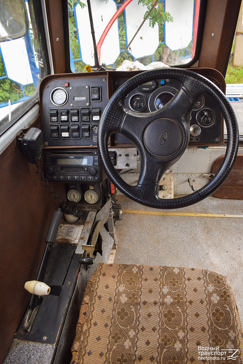 Р 02-87 ЮМ. Wheelhouses, Control panels