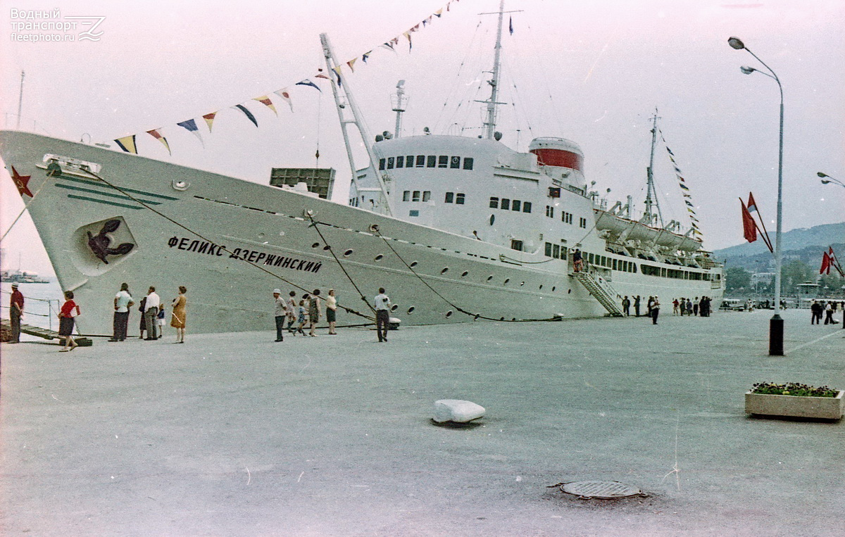 Пароход Дзержинский