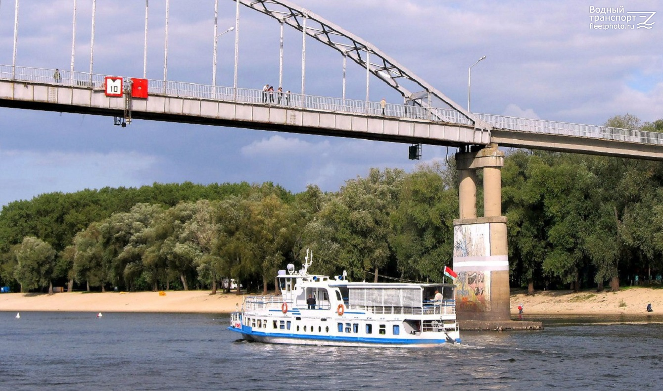 Фото северное речное пароходство. Гомельский судостроительный завод. Славянский судоремонтный завод. Порт могилев. Краны речного порта.
