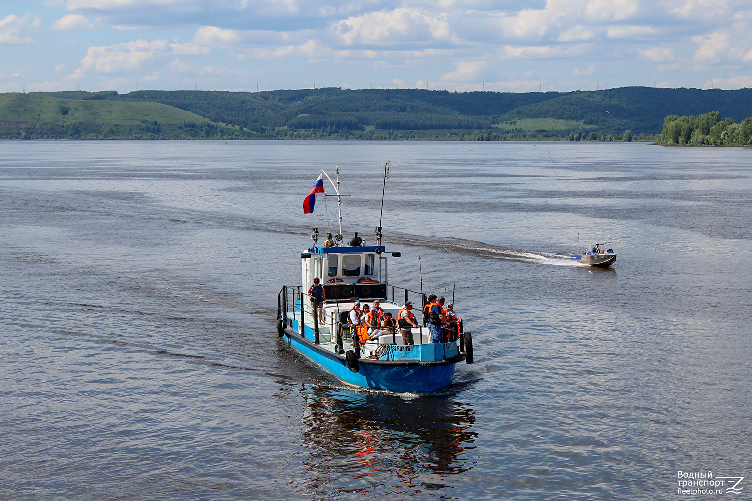 Водное судно. Речные корабли. Транспорт по реке. Река Кама. Судно Кама.