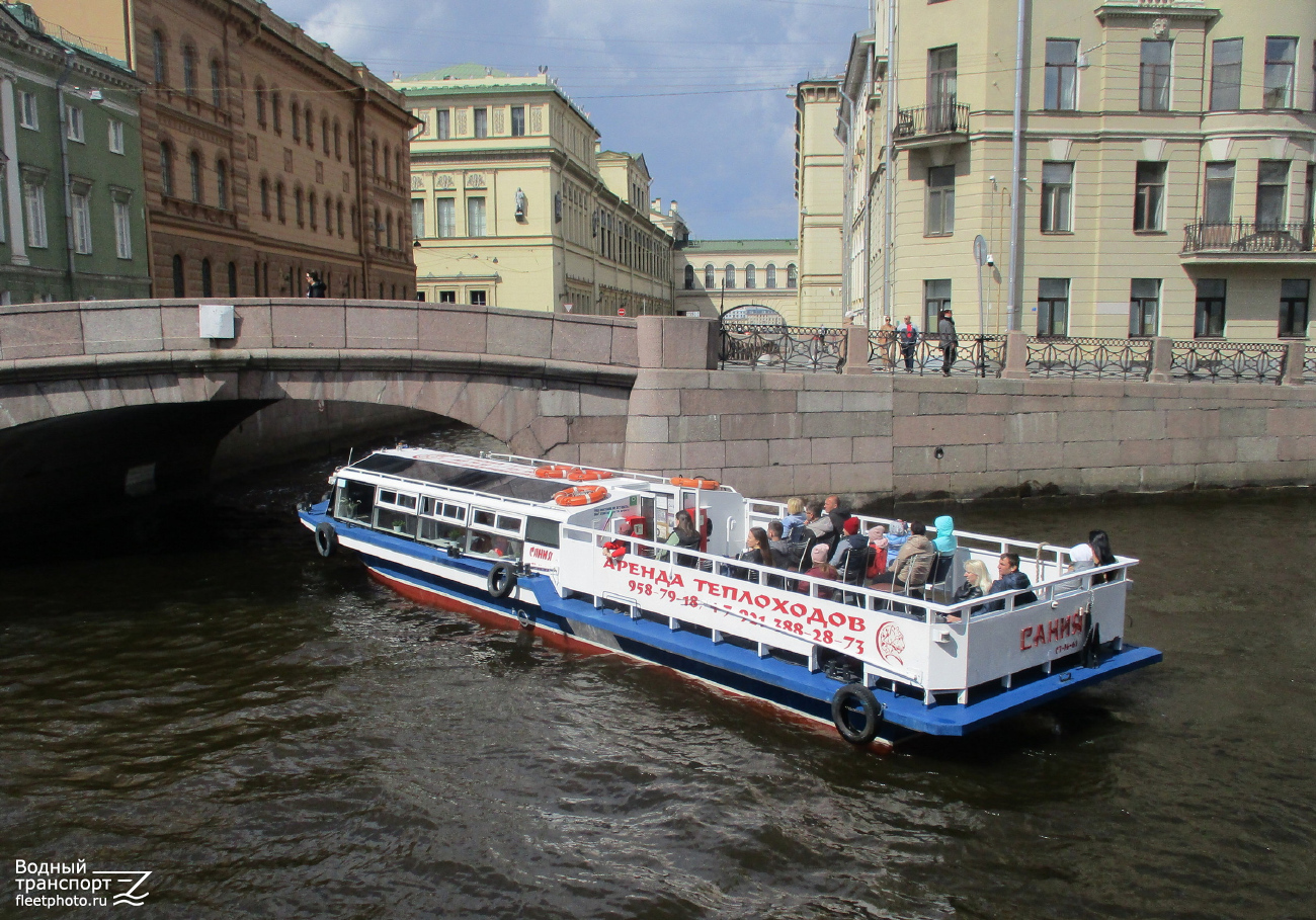 Питер 24 мая. Корабль Москва река. Корабль в Санкт-Петербурге на набережной.