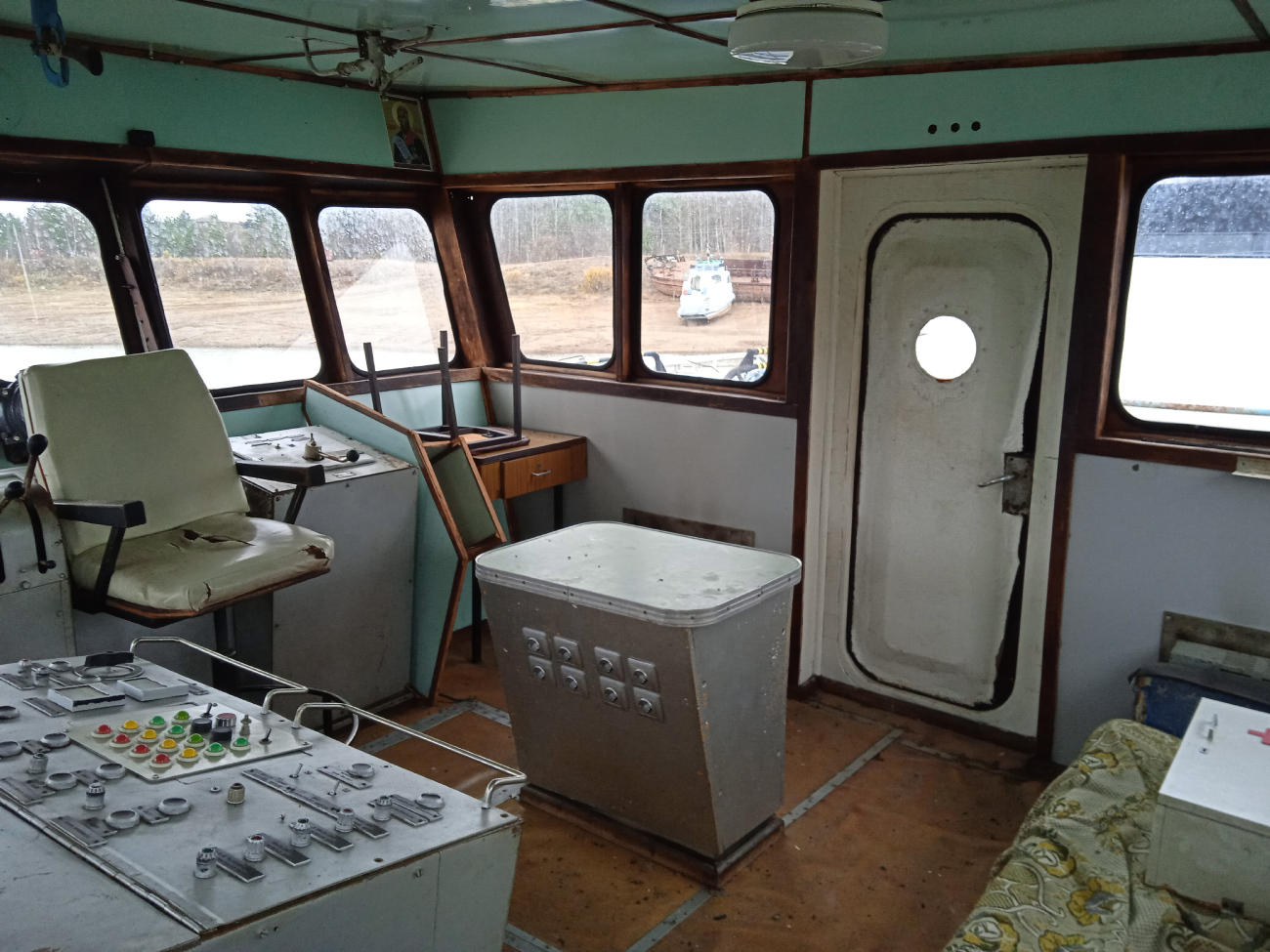 Утёс. Wheelhouses, Control panels