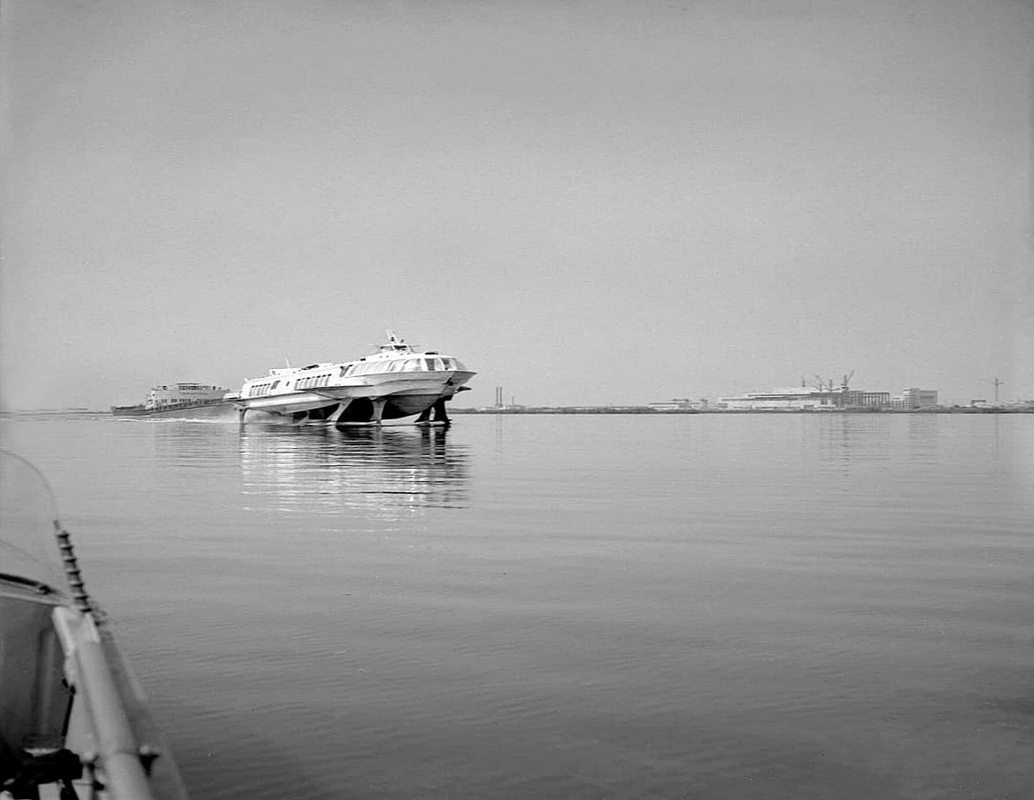 Симферополь, Неопознанное судно - тип Метеор. Днепровский бассейн ...