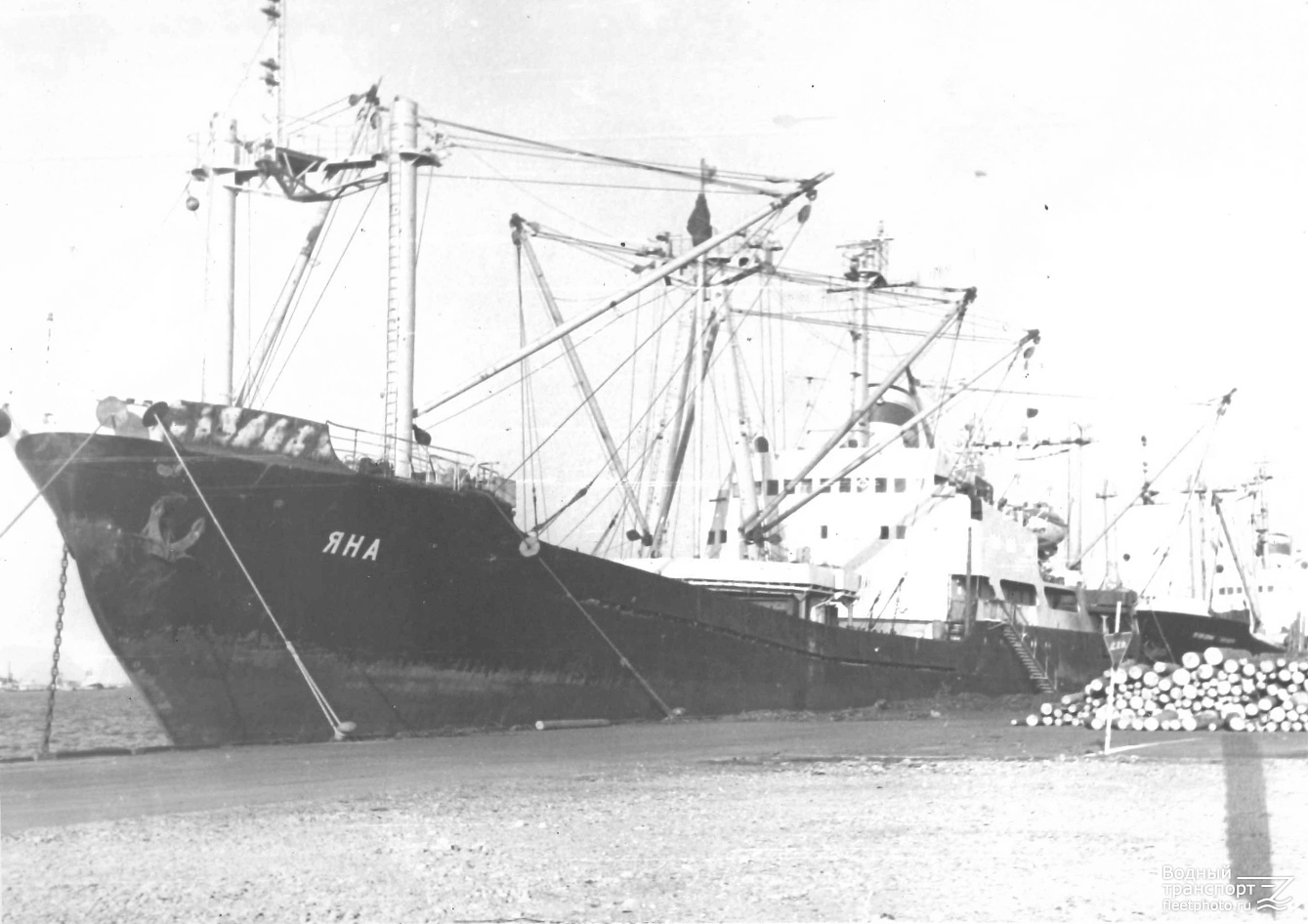 Яна — Фото — Водный транспорт