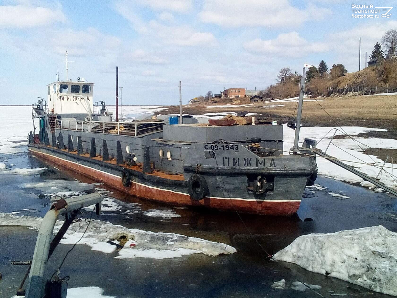 Трафик морских речных судов