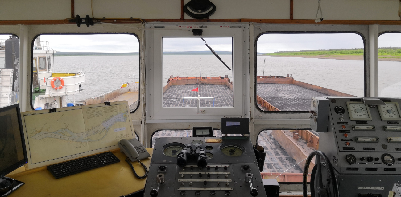 Сухона. Wheelhouses, Control panels