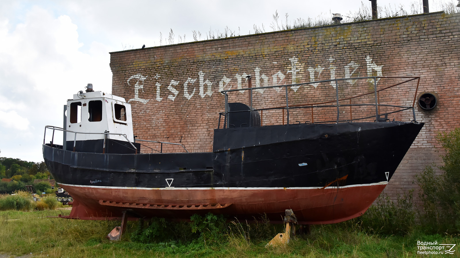 Неопознанное судно- тип МРБ/ МТРБ. Unidentified ships