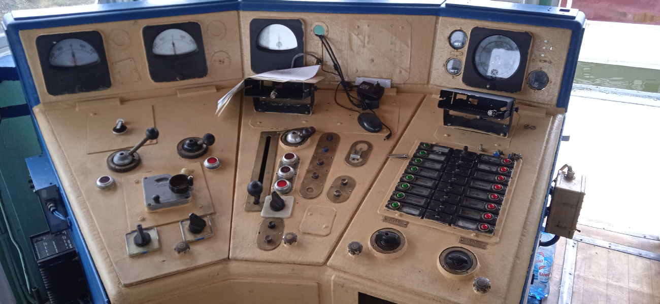 Иртышский-727. Wheelhouses, Control panels