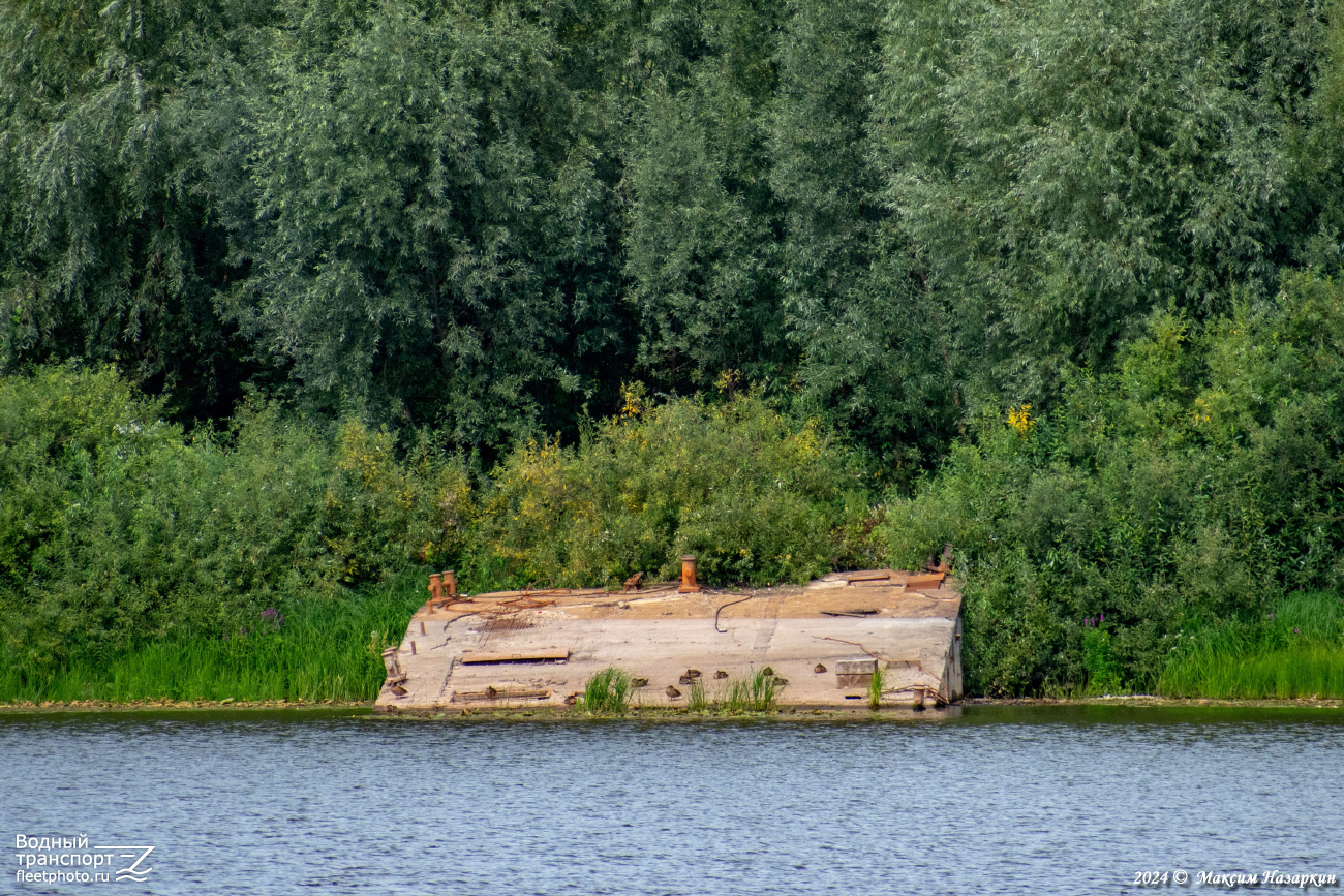 Неопознанный понтон. Russia- Moscow Basin