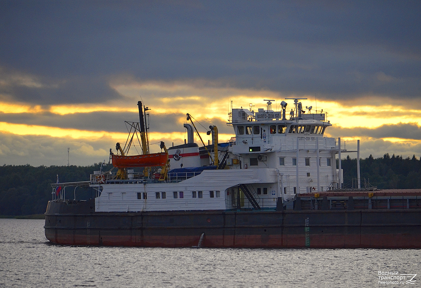 Волго-Дон 185. Vessel superstructures
