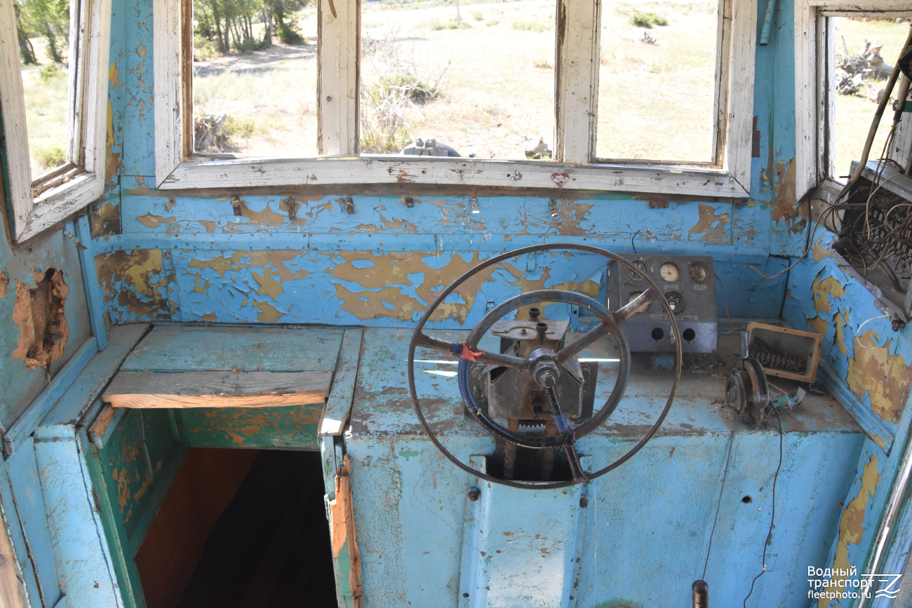 МБ-76. Wheelhouses, Control panels