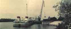 СТ-1302 (Тип СТ-1300, проект 19620, Горький); Неопознанный плавкран - тип КПЛ-5-30 (Тип КПЛ-5-30, (нет)); Разное — Неопознанные суда