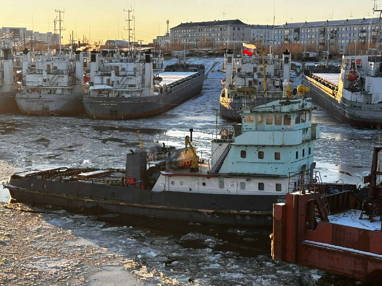 Капитан Пашнин, Капитан Орлов, Учур Капитан Пашнин, Капитан Орлов, Учур