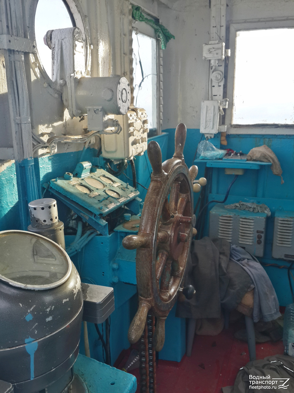 РК-233. Рулевые рубки, посты управления