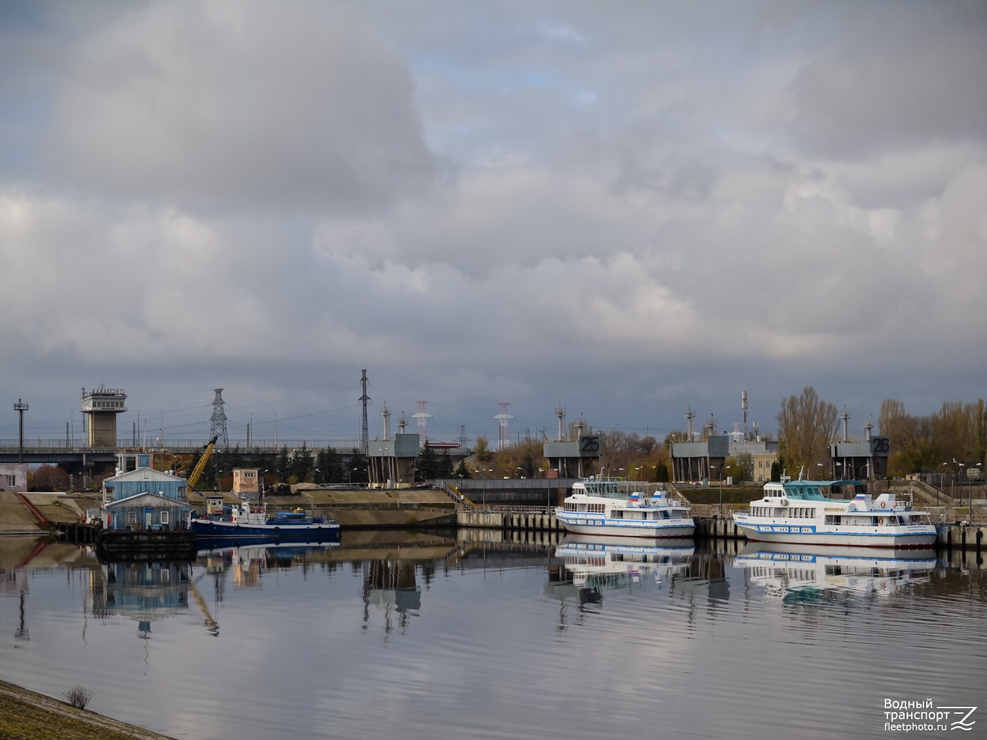 Дебаркадер №3, Шлюзовик, Диана, Волжанин-64