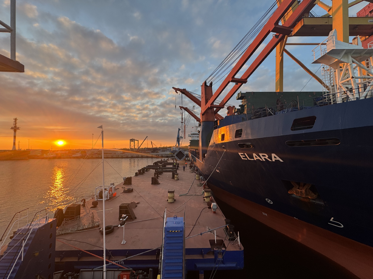 Elara, Белуга-1. View from wheelhouses and bridge wings