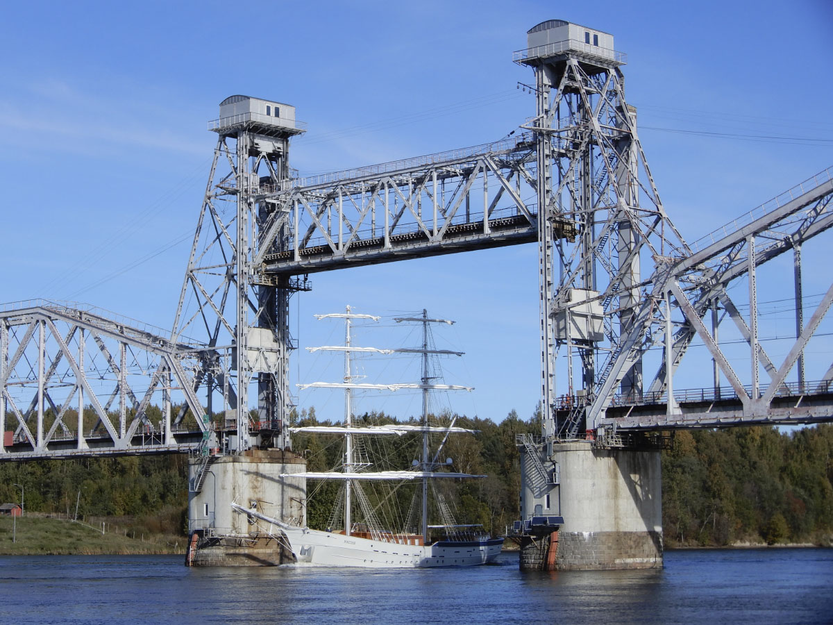 Россия. Neva River