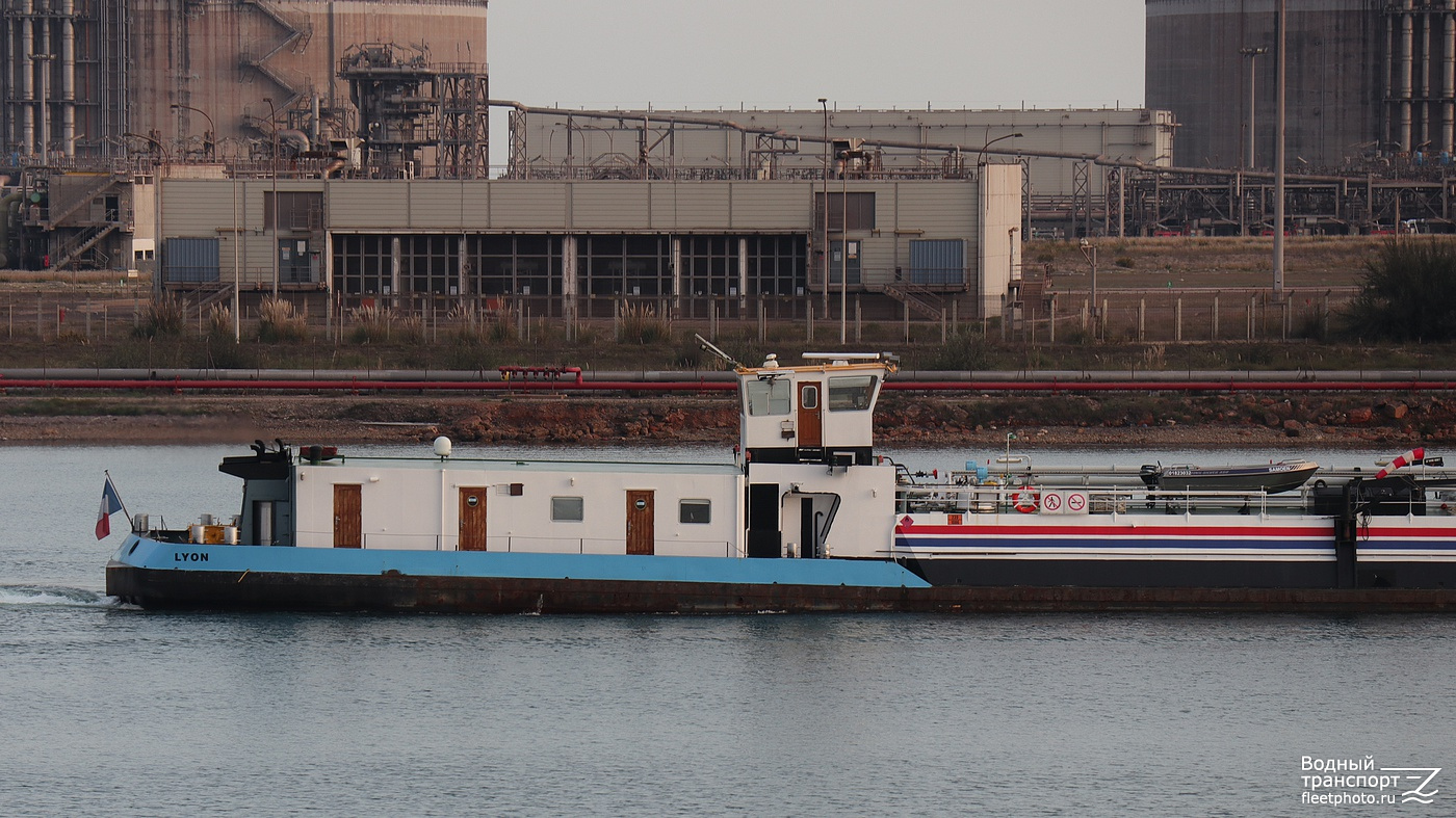 Samoen. Vessel superstructures