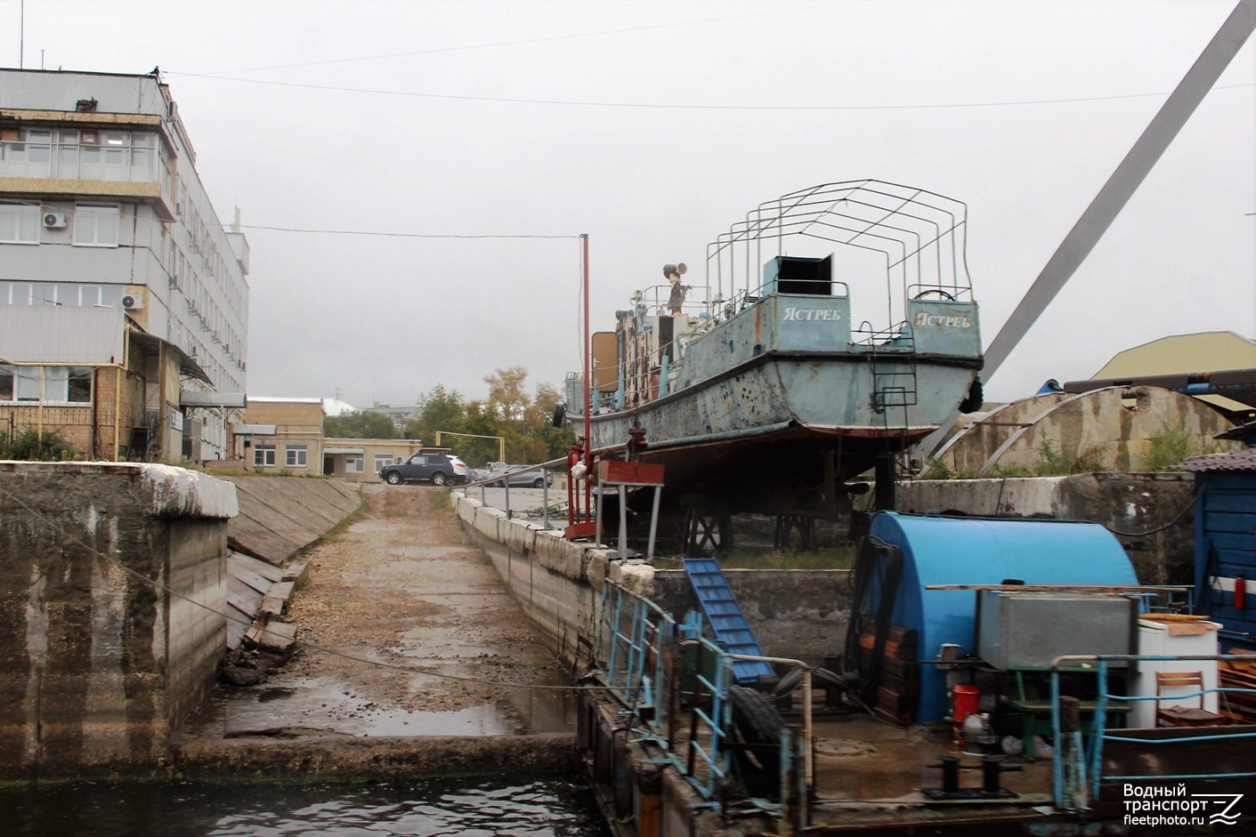 Ястреб. Неопознанные суда