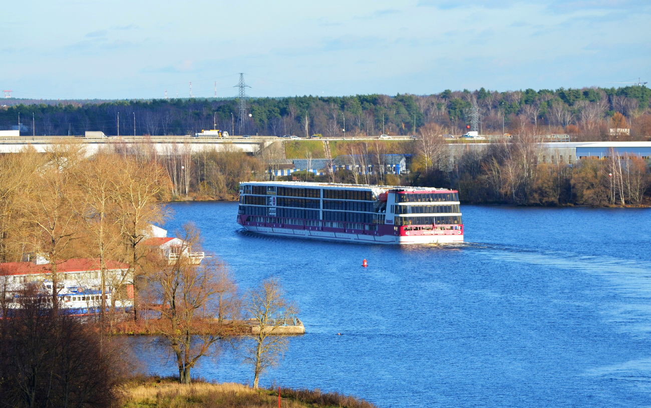 Мустай Карим