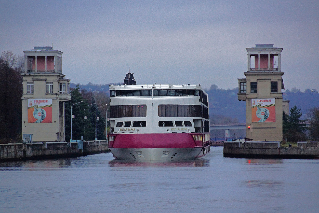 Мустай Карим