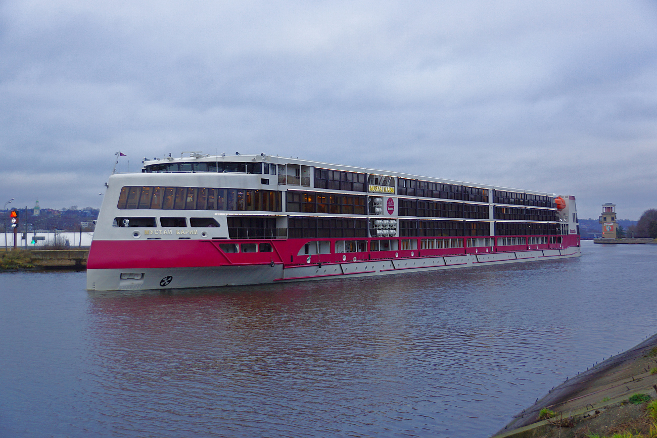 Мустай Карим