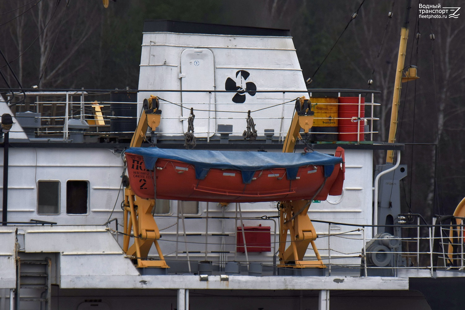 Невский-12. Шлюпки и катера