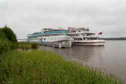 Русь Великая (Проект 588 (ГДР), тип В.Чкалов/Родина, Санкт-Петербург); Александр Пушкин (Тип Максим Горький, проект Q-040, Нижний Новгород)