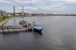 Неопознанный понтон (Понтоны и дебаркадеры, (нет)); Москва-99 (Тип Москва, проект Р-51Э, Москва); Дмитрий Власов (Тип Московский, проект 81080, Плёс)