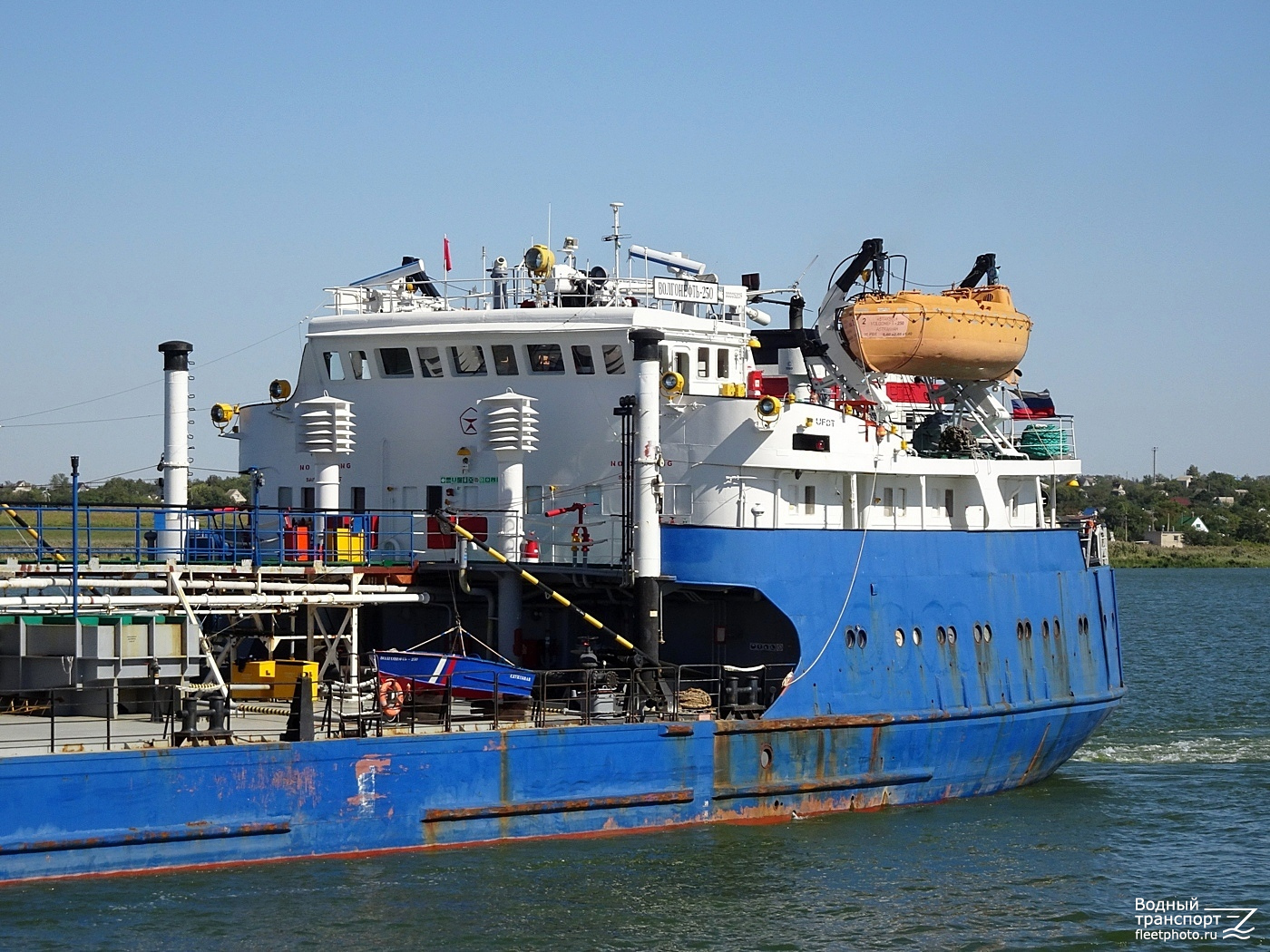 Волгонефть-250. Надстройки