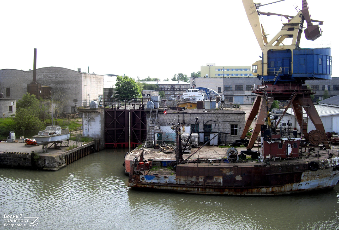 Неопознанное судно - проект 1328, тип Балтика, К-249. Балтийский морской бассейн