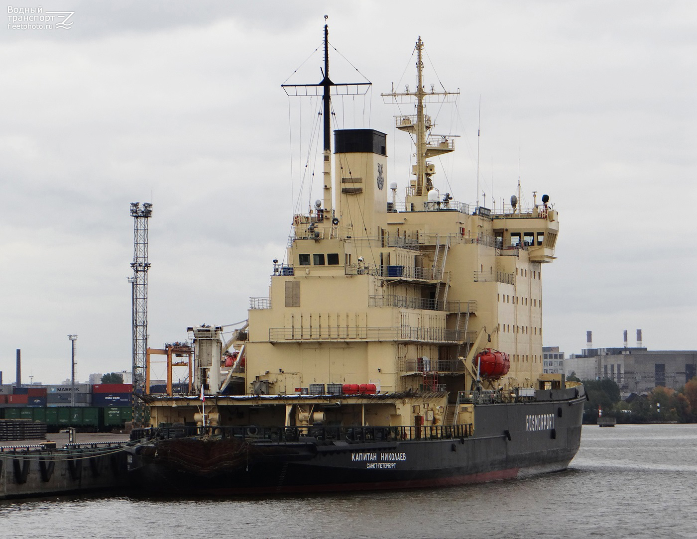 Капитан Николаев