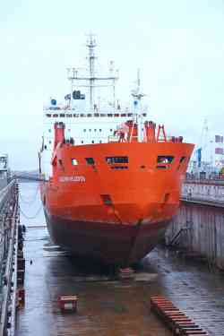 Док №5 (Проект Мосор / Mosor, тип Грузоподъемность 35600 т, Санкт-Петербург); Академик Фёдоров (Проект 758 (Финляндия), Санкт-Петербург)